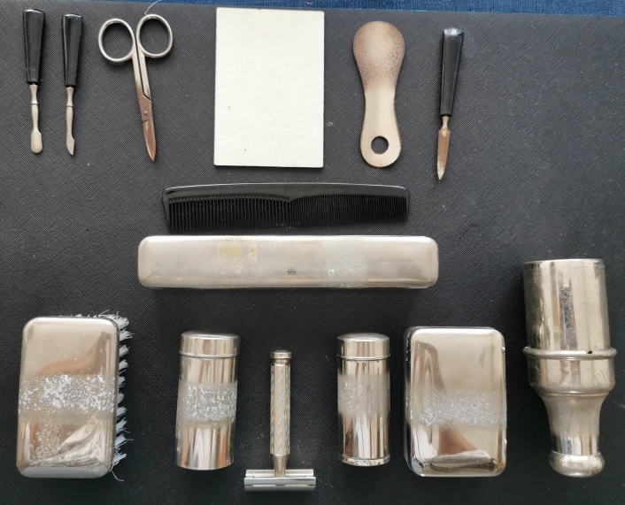 ESTUCHE DE VIAJE PARA HOMBRE