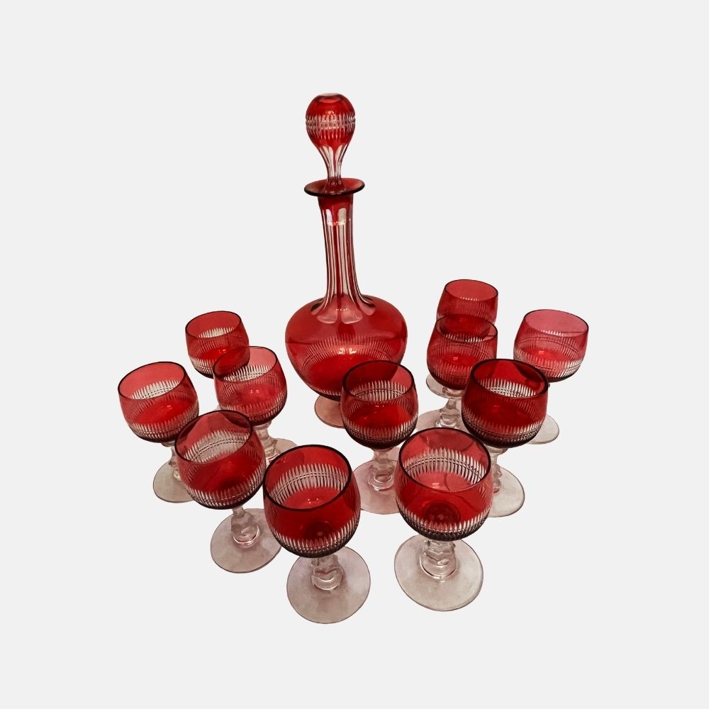 Juego Baccarat de cristal color rubí de año 1800