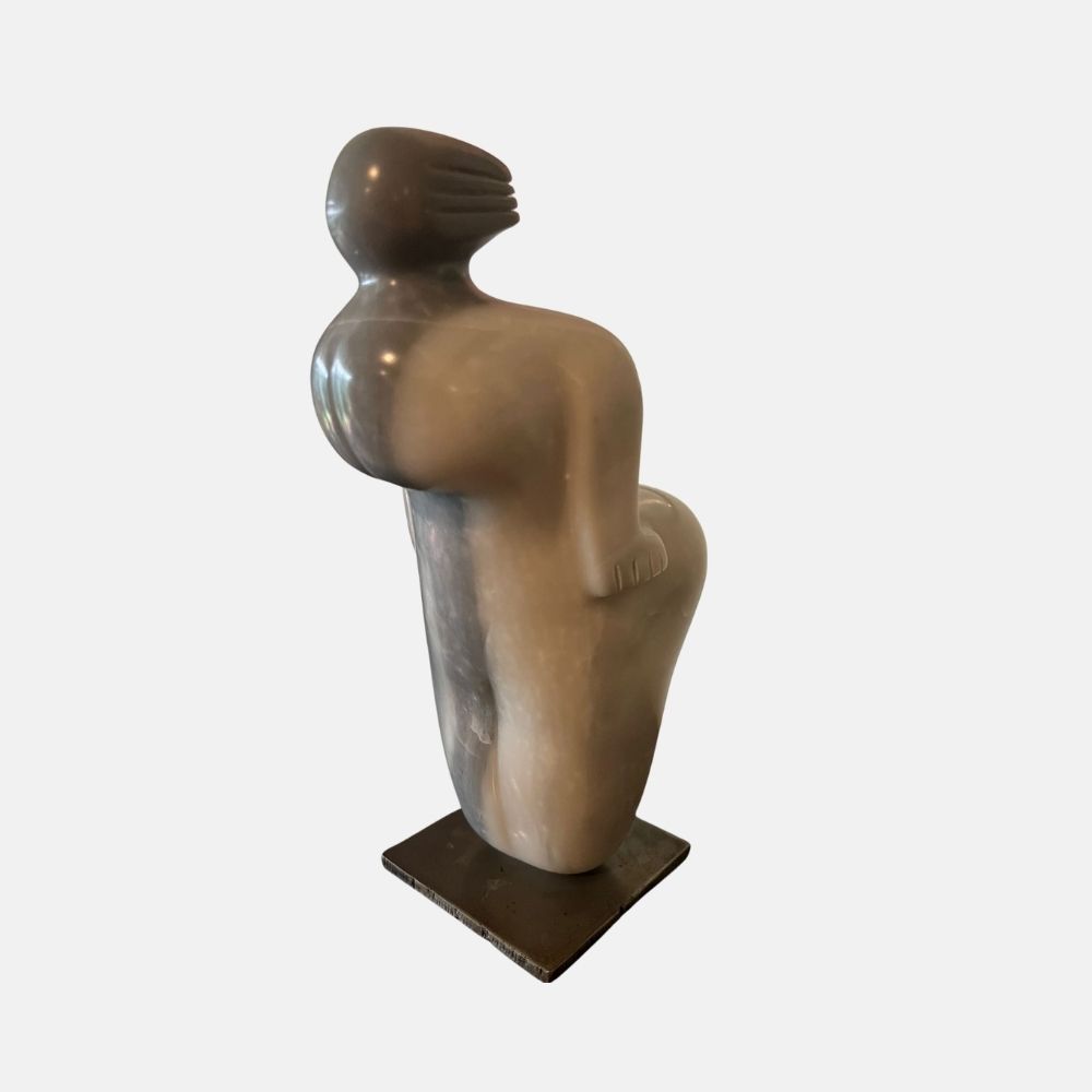 Escultura de Marmol "Mujer" por María Girón