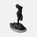 Escultura de bronce y recina