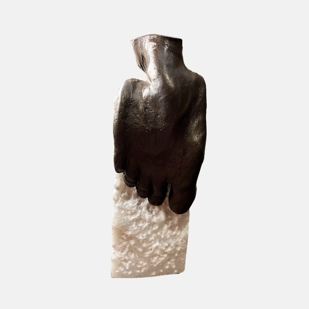 Escultura "Pie" por Byron Ramírez