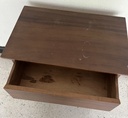 Mesa de noche de madera