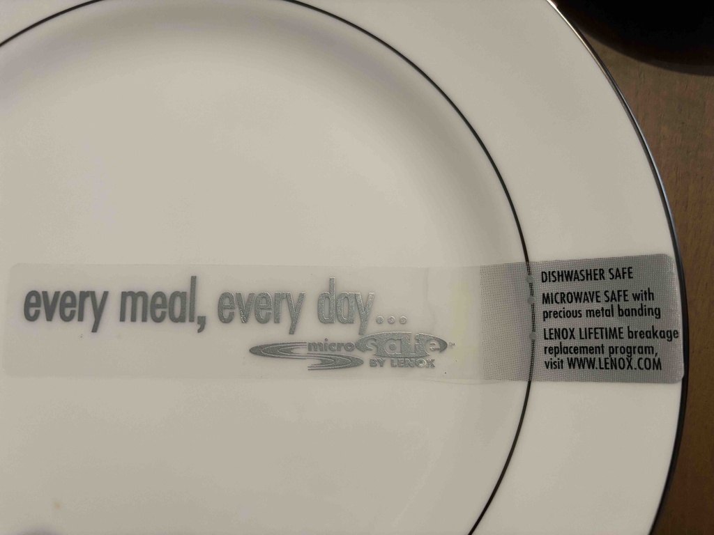 Vajilla para 12 personas marca Lenox serie Continental Dining Platinum