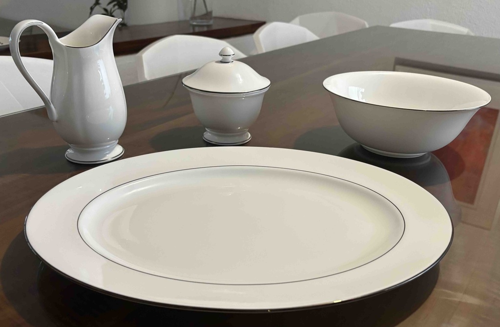 Vajilla para 12 personas marca Lenox serie Continental Dining Platinum