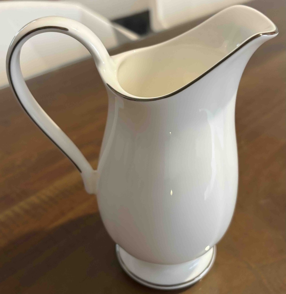 Vajilla para 12 personas marca Lenox serie Continental Dining Platinum