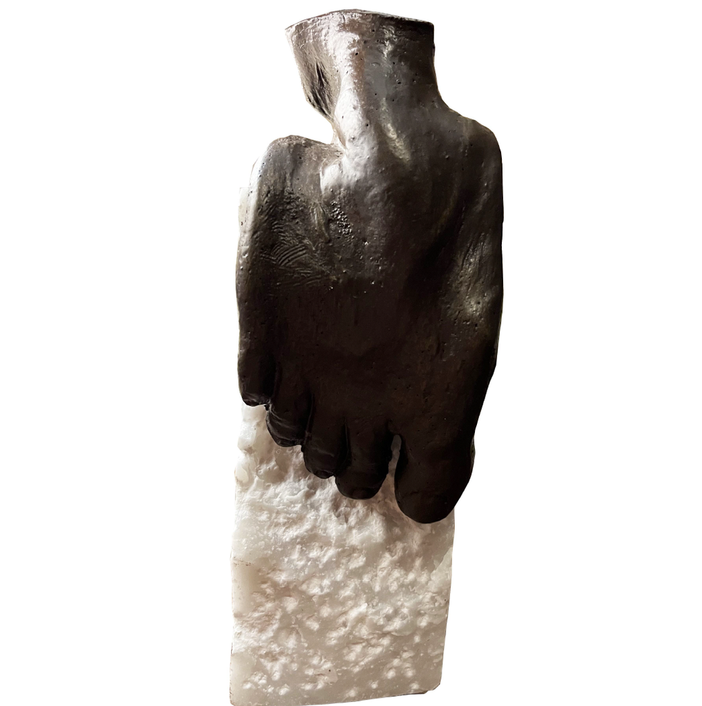 Escultura "Pie" por Byron Ramírez