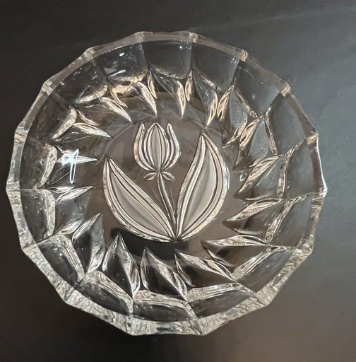 [TBz15029] Platito de cristal cortado con diseño de tulipan