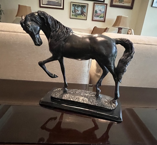 [AdC0004] Estatuilla "Caballo pura Sangre"