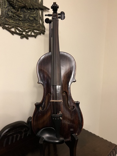 [AdC0016] Violín de madera tallada con atril y estuche estilo baúl, siglo XX