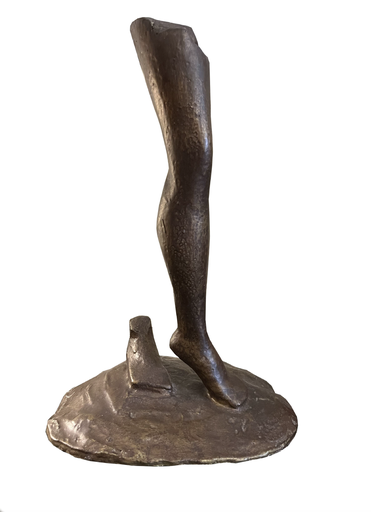 [TC009] Escultura "Pierna y Pie" por Byron Ramírez